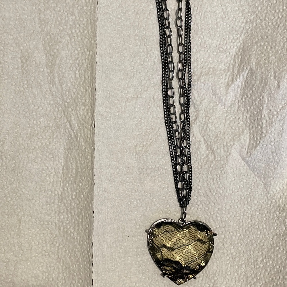 Claire’s heart pendant knecklace
